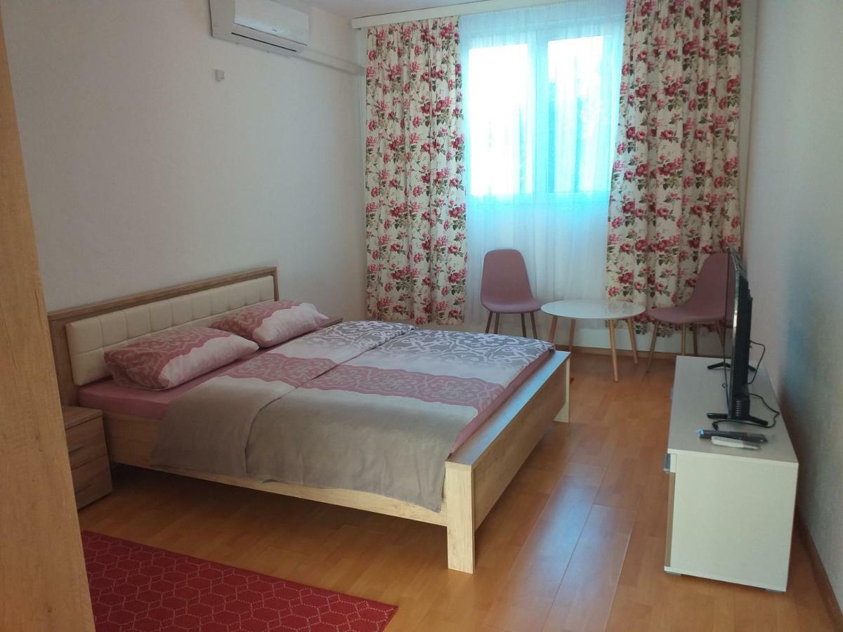 Apartment And Room Panorama Mostar Exterior foto